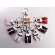 Fém foglalatos 2 Swarovski® kősoros bőr kulcstartó