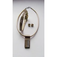 4 soros rövid medállal ,egyszerű Swarovski köves bőr szett