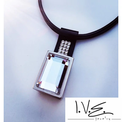 Crystal Swarovski® ékköves "Szellő" bőr medál