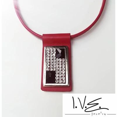 Fekete Swarovski® ékköves fém táblás " Z " bőr nyaklánc